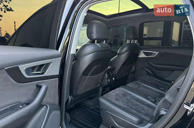 Внедорожник / Кроссовер Audi Q7 2015 в 