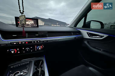Внедорожник / Кроссовер Audi Q7 2015 в 