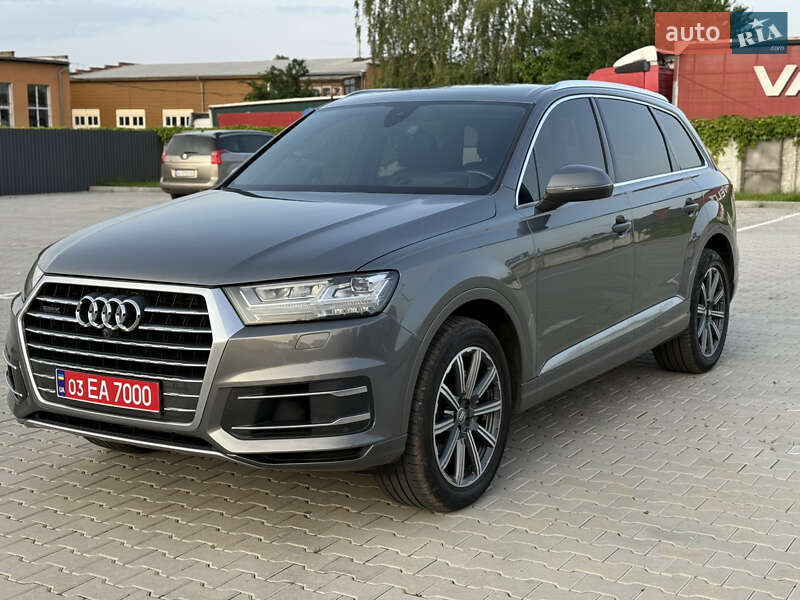 Внедорожник / Кроссовер Audi Q7 2017 в Нововолынске