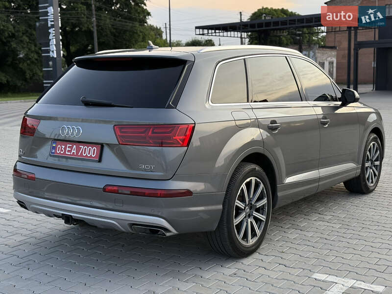 Внедорожник / Кроссовер Audi Q7 2017 в Нововолынске