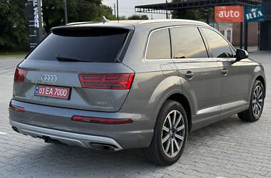 Позашляховик / Кросовер Audi Q7 2017 в 