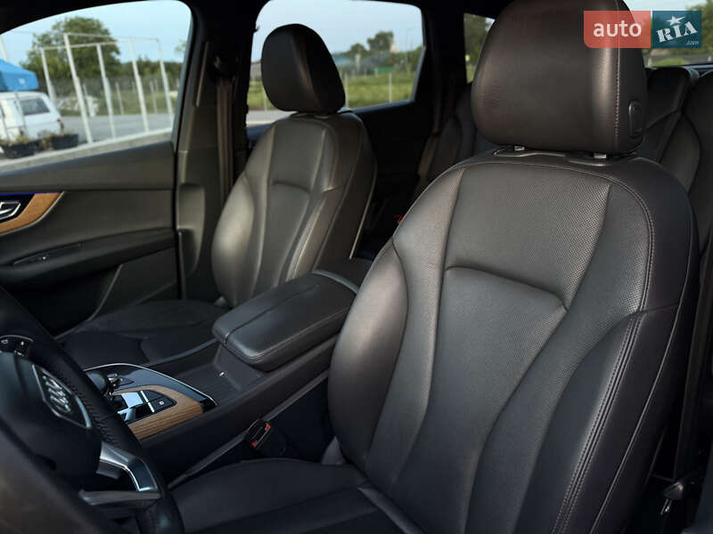 Внедорожник / Кроссовер Audi Q7 2017 в Нововолынске