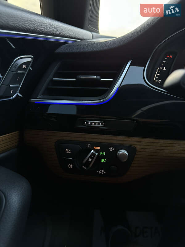 Внедорожник / Кроссовер Audi Q7 2017 в Нововолынске