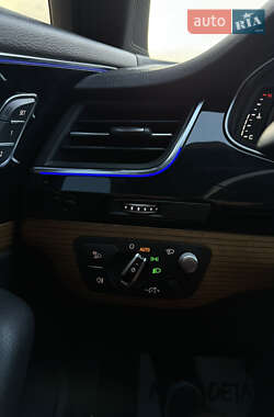 Позашляховик / Кросовер Audi Q7 2017 в 