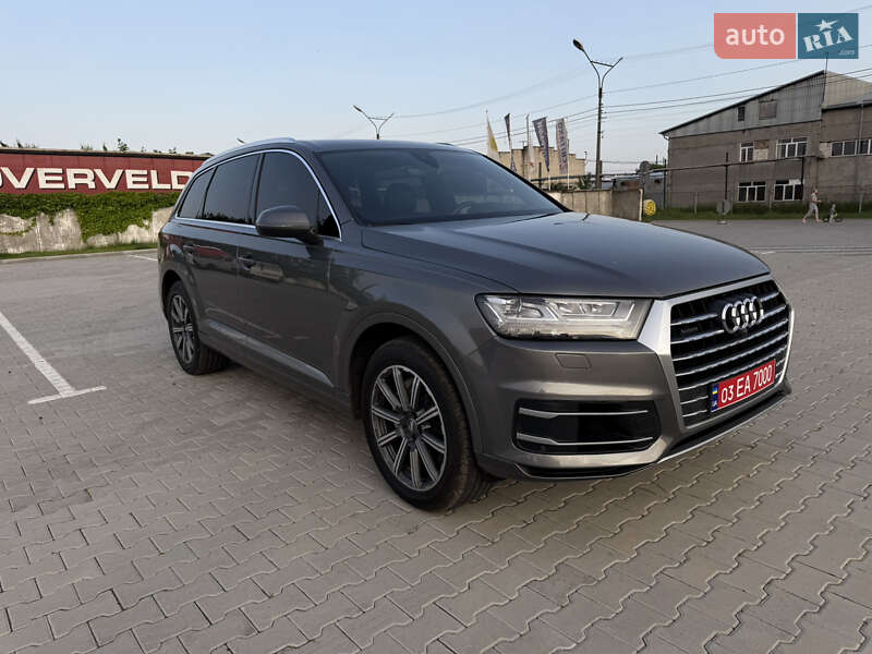 Внедорожник / Кроссовер Audi Q7 2017 в Нововолынске