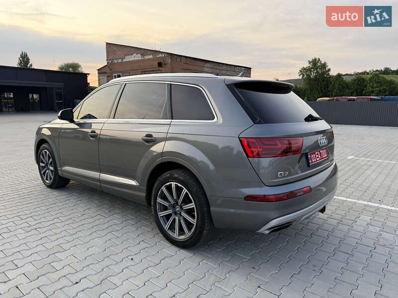 Внедорожник / Кроссовер Audi Q7 2017 в Нововолынске