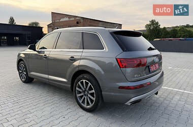Позашляховик / Кросовер Audi Q7 2017 в 