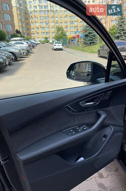 Внедорожник / Кроссовер Audi Q7 2020 в 