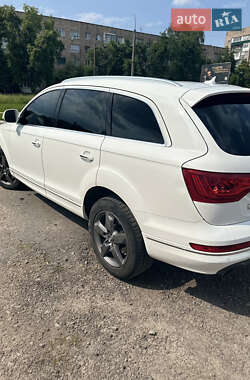 Позашляховик / Кросовер Audi Q7 2011 в 