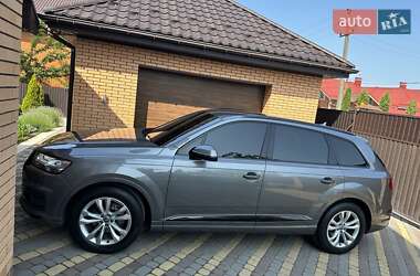 Позашляховик / Кросовер Audi Q7 2017 в 