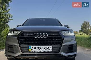 Позашляховик / Кросовер Audi Q7 2017 в 