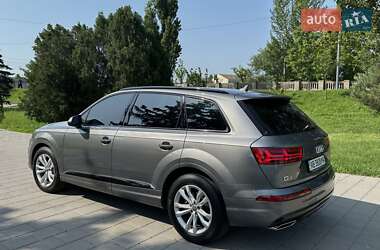 Позашляховик / Кросовер Audi Q7 2017 в 