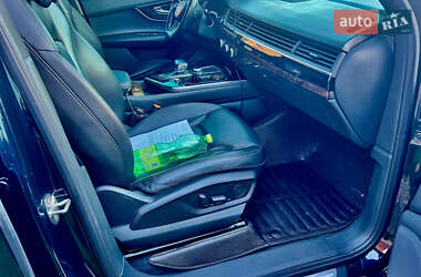 Внедорожник / Кроссовер Audi Q7 2016 в 