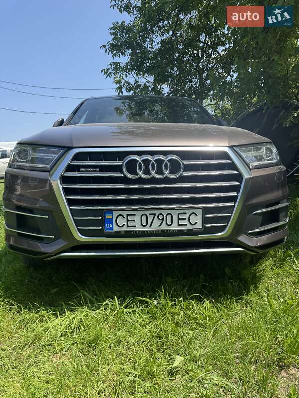 Внедорожник / Кроссовер Audi Q7 2017 в 
