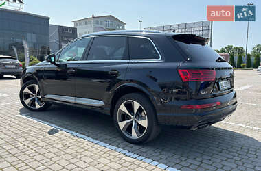 Внедорожник / Кроссовер Audi Q7 2015 в 