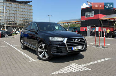 Внедорожник / Кроссовер Audi Q7 2015 в 