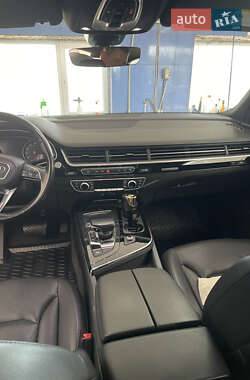 Внедорожник / Кроссовер Audi Q7 2016 в 