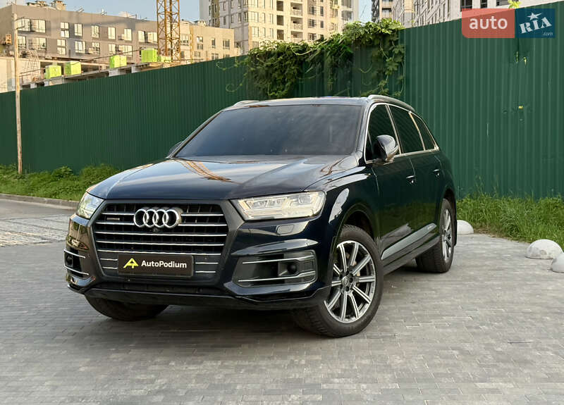 Внедорожник / Кроссовер Audi Q7 2017 в 