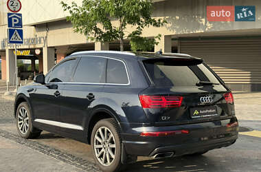 Внедорожник / Кроссовер Audi Q7 2017 в 