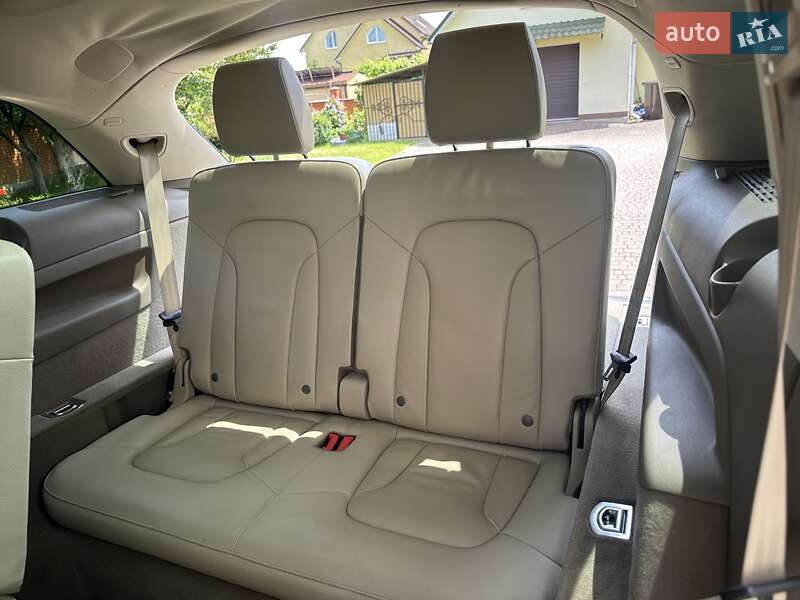 Позашляховик / Кросовер Audi Q7 2012 в Луцьку
