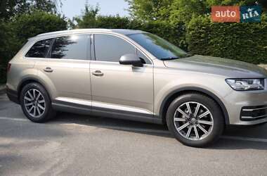 Позашляховик / Кросовер Audi Q7 2015 в 