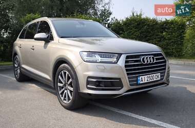 Позашляховик / Кросовер Audi Q7 2015 в 