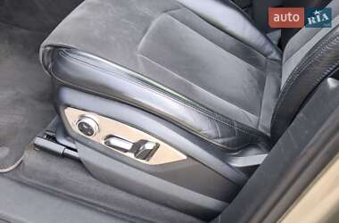 Позашляховик / Кросовер Audi Q7 2015 в 