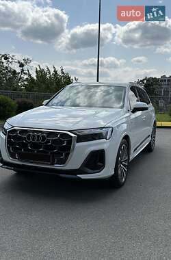 Позашляховик / Кросовер Audi Q7 2025 в 