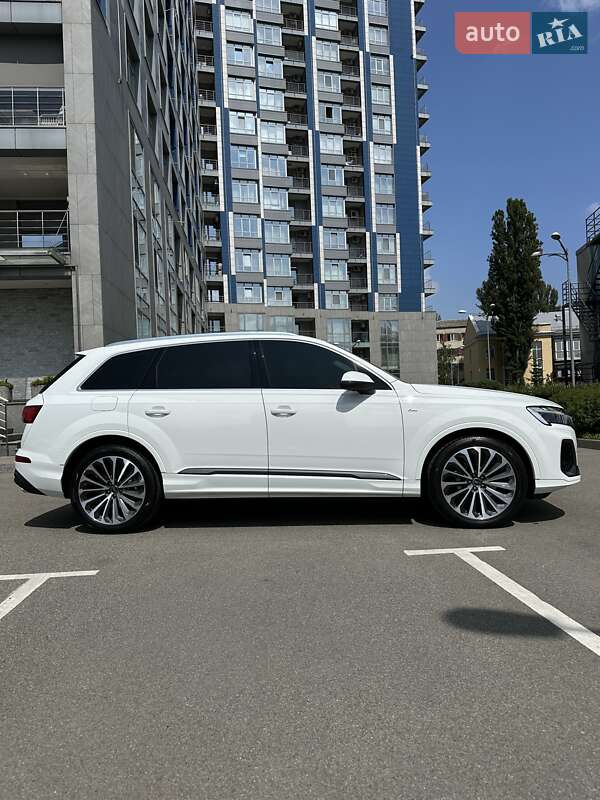 Внедорожник / Кроссовер Audi Q7 2025 в Киеве