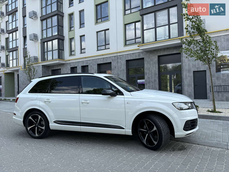 Внедорожник / Кроссовер Audi Q7 2017 в Львове