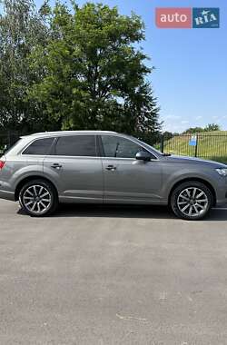 Внедорожник / Кроссовер Audi Q7 2016 в 