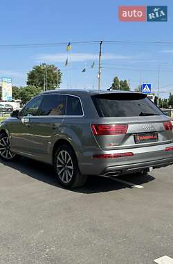 Внедорожник / Кроссовер Audi Q7 2016 в 