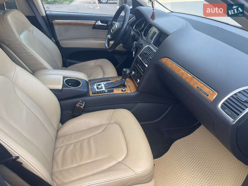 Позашляховик / Кросовер Audi Q7 2012 в Конотопі