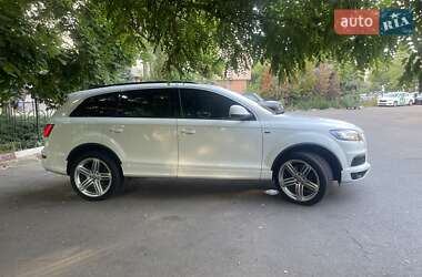 Позашляховик / Кросовер Audi Q7 2012 в 