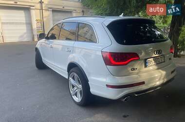 Позашляховик / Кросовер Audi Q7 2012 в 