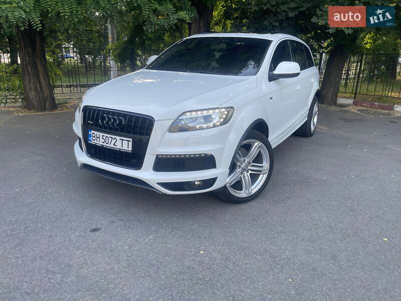 Позашляховик / Кросовер Audi Q7 2012 в 