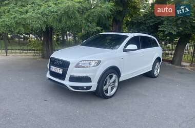 Позашляховик / Кросовер Audi Q7 2012 в 