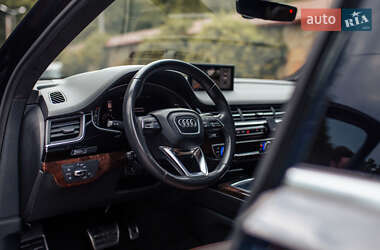 Внедорожник / Кроссовер Audi Q7 2017 в 