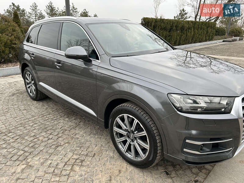 Позашляховик / Кросовер Audi Q7 2018 в Дніпрі