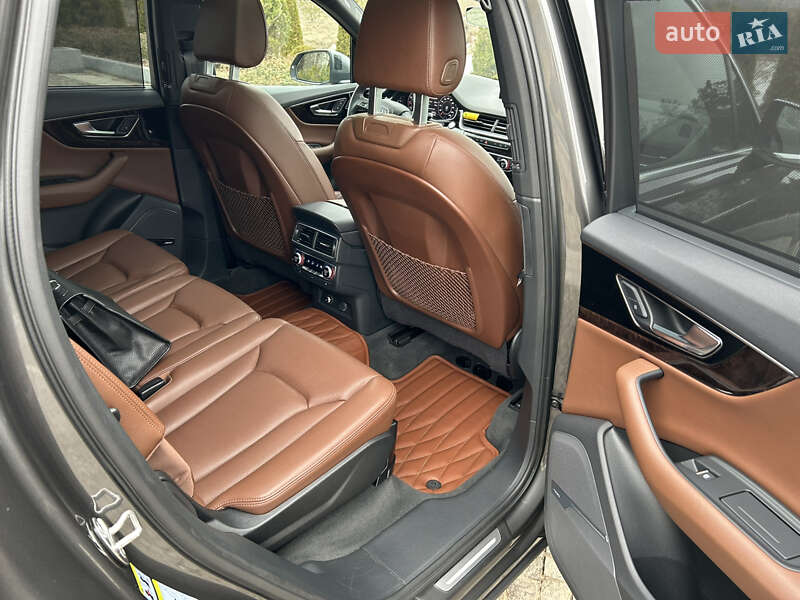 Позашляховик / Кросовер Audi Q7 2018 в Дніпрі