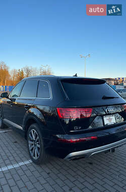Внедорожник / Кроссовер Audi Q7 2017 в 