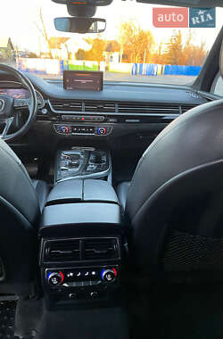 Внедорожник / Кроссовер Audi Q7 2017 в 