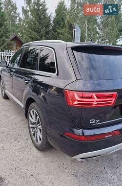 Внедорожник / Кроссовер Audi Q7 2017 в 