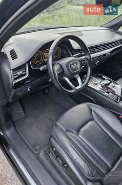 Внедорожник / Кроссовер Audi Q7 2017 в 