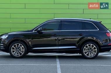 Внедорожник / Кроссовер Audi Q7 2017 в 