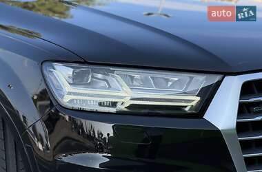 Внедорожник / Кроссовер Audi Q7 2017 в 