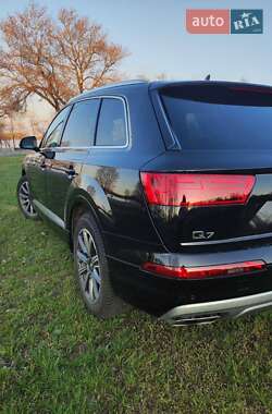 Позашляховик / Кросовер Audi Q7 2015 в 