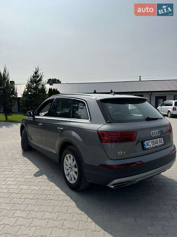 Внедорожник / Кроссовер Audi Q7 2016 в 