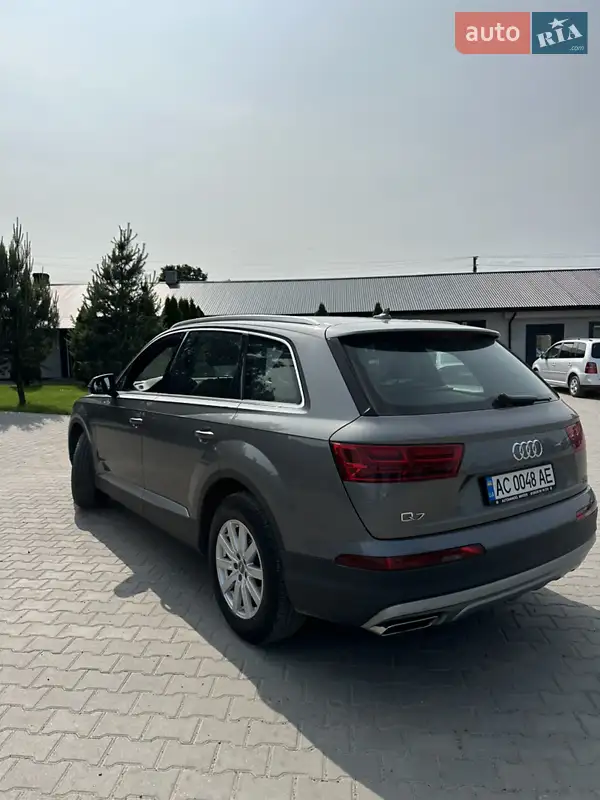 Внедорожник / Кроссовер Audi Q7 2016 в 