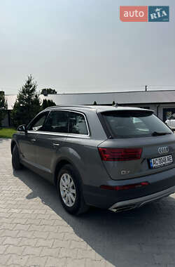 Внедорожник / Кроссовер Audi Q7 2016 в 
